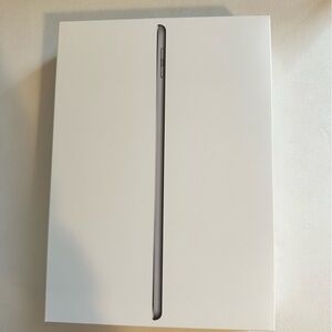 Apple iPad 32 GB WiFi INCLUDES Apple iPad Smart Cover!